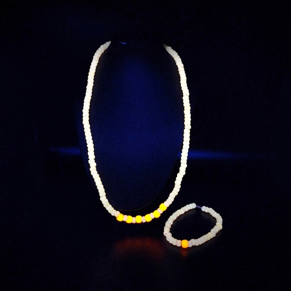 GLOW NECKLACE - Picture 7 of 10